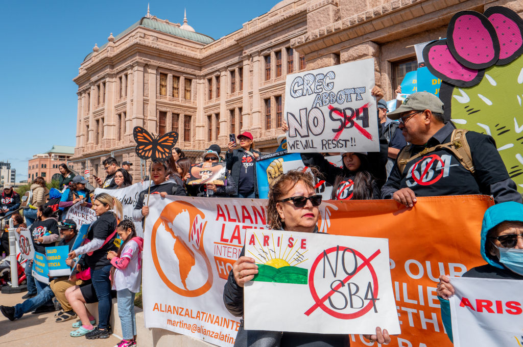 Texas Immigration Law: Hundreds of Protesters Call for an End to SB4