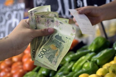 Argentina Inflation Rate Slows Down But Still Nearing 300% as Prices Increase, Hurt Everyday Citizens