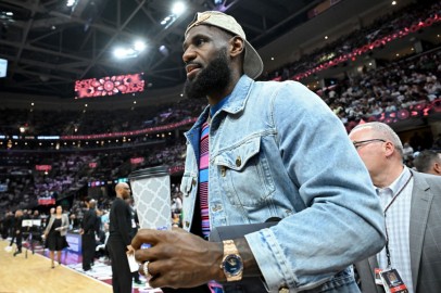 LeBron James Courtside Appearance During Cavaliers Game Makes Fans Crazy 