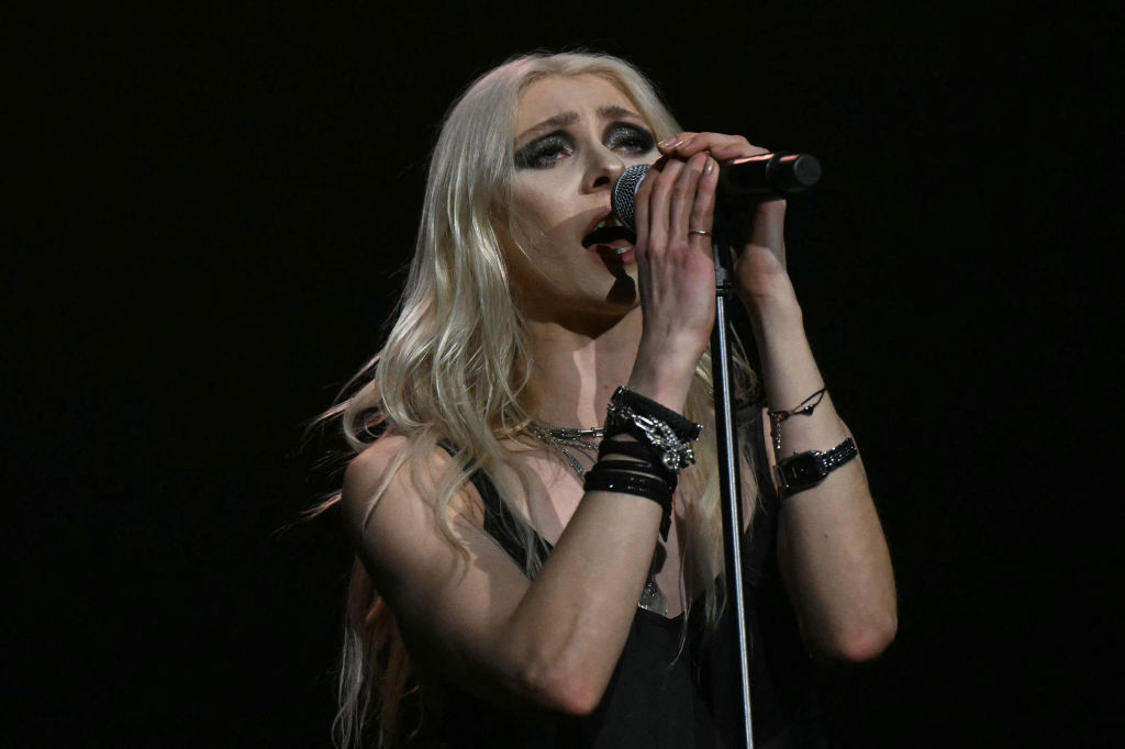 Taylor Momsen, 'Gossip Girl' Star Suffers from Bat Bite as She Performs 'Witches Burn' on Stage 