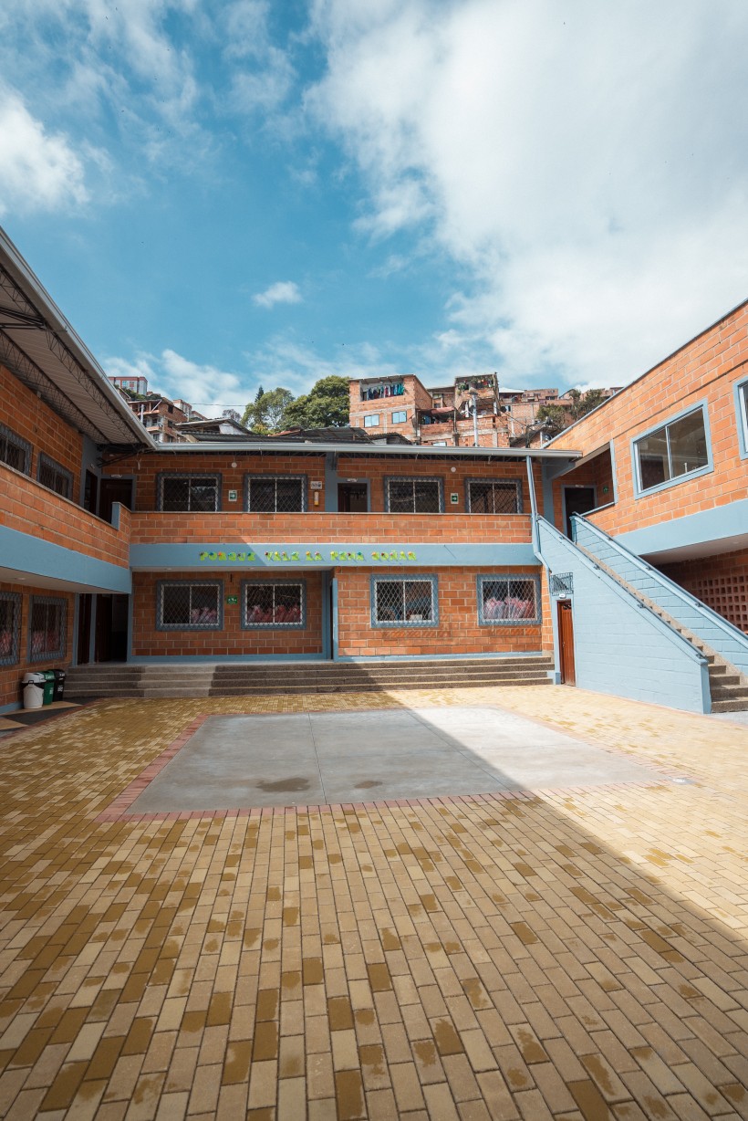 Students can partake in outdoor activities in this courtyard.