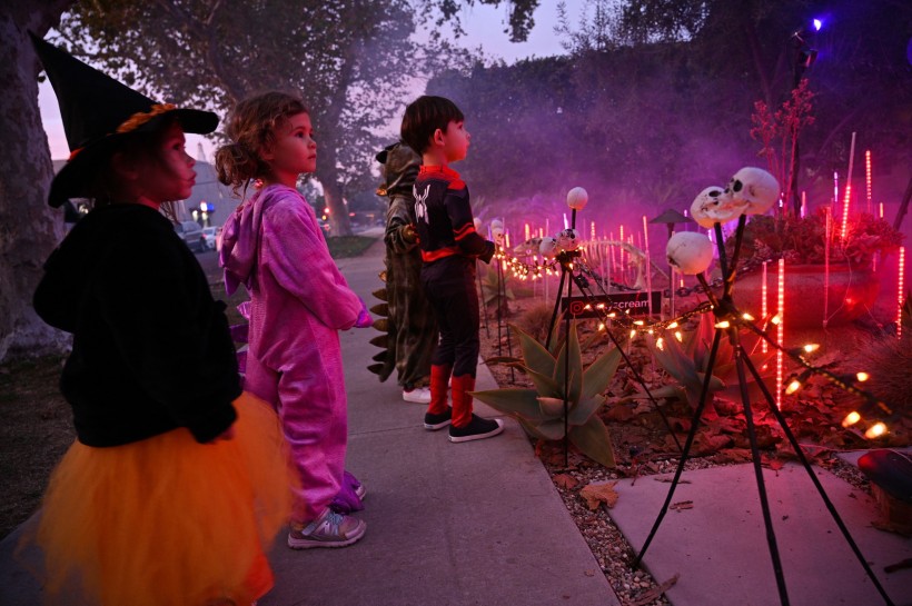 Kids Trick or Treating in California