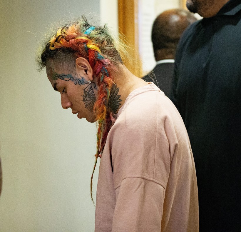 Tekashi 6ix9ine in court.