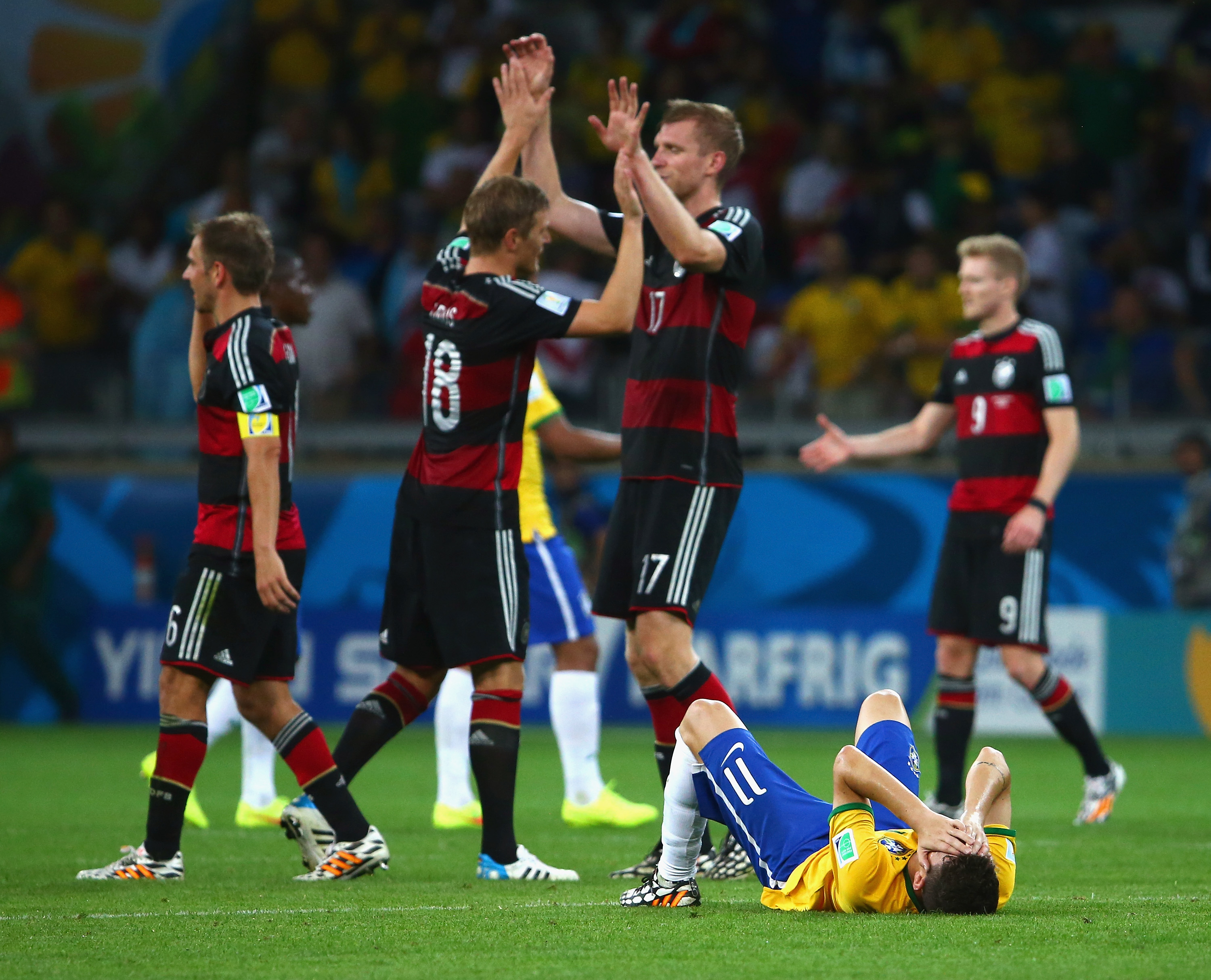 Германия 1 июля. Матч Бразилия Германия 2014. Бразилия Германия 1-7. ЧМ 2014 Бразилия Германия. ЧМ 2014 Германия Бразилия 7:1.