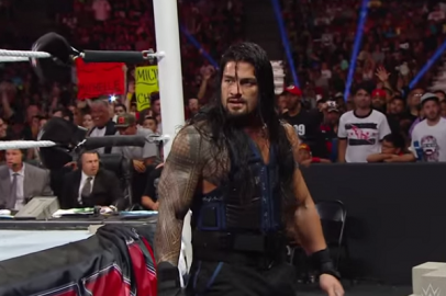 Roman Reigns Teams Up With The World Strongest Team In WWE Smackdown Main Event