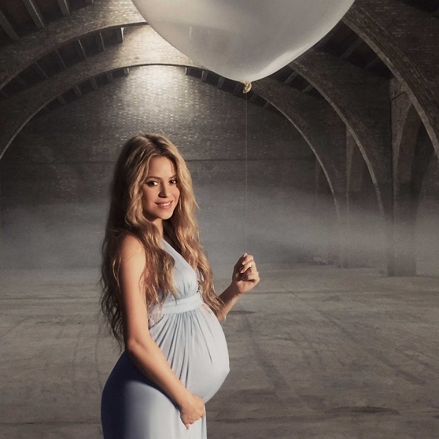 Shakira Boyfriend Gerard Pique and Son: Pregnant 'Waka Waka' Singer