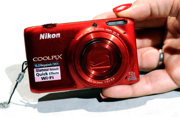Canon Powershot SX710 vs. Nikon Coolpix S9900: Which 2015 Point-and