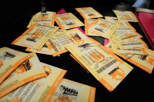 Mega Millions Numbers & Results Oct 30, 2015: Live Stream ...