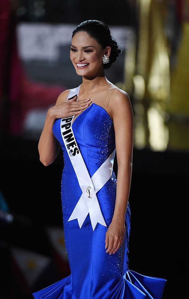 Colombian Issues Apology for Burning Miss Universe 2015 Pia Wurtzbach ...
