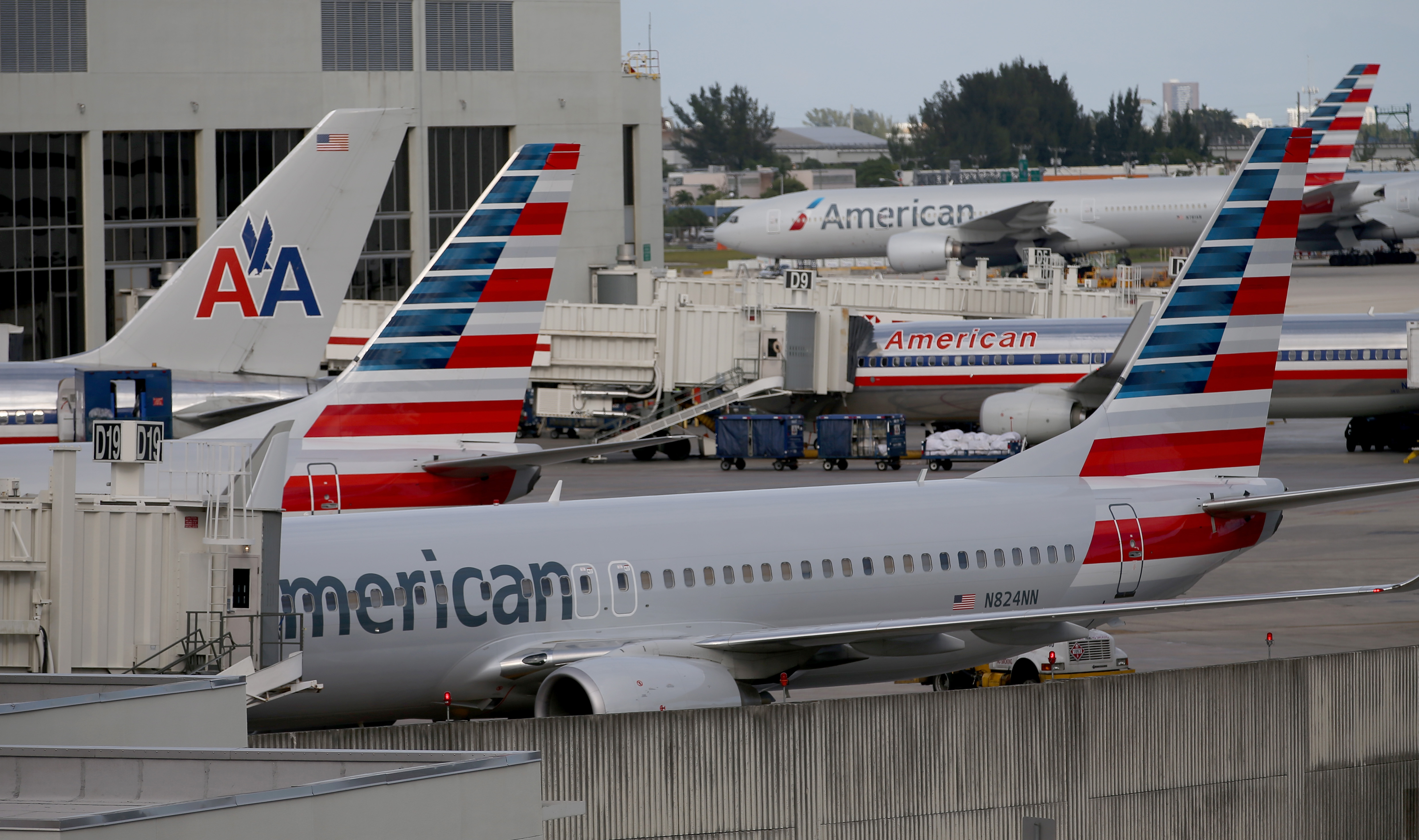 American Airlines Flight Delays iPad Glitches Create Flight Problems