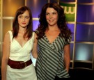 Alexis Bledel (L) and Lauren Graham from the series 'Gilmore Girls' 