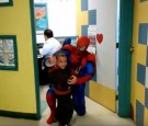 Doctor in Guadalajara dresses up like Spiderman for kids with cancer.