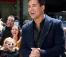  Mario Lopez hosts 'Extra' in Times Square 