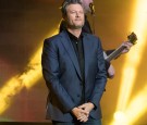 Blake Shelton performs on 'Jimmy Kimmel Live' on December 07, 2016 in Los Angeles, California. 