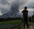 Locals Fear The Worst As Mt Sinabung Eruptions Continue