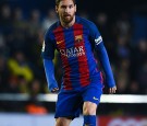 Lionel Messi of FC Barcelona runs with the ball during the La Liga match between Villarreal CF and FC Barcelona at Estadio de la Ceramica stadium on January 8, 2017 in Villarreal, Spain.