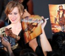 Actress Milla Jovovich signs autographs for fans during the World Premiere of 'Resident Evil: Afterlife' at Roppongi Hills on September 2, 2010 in Tokyo, Japan. 