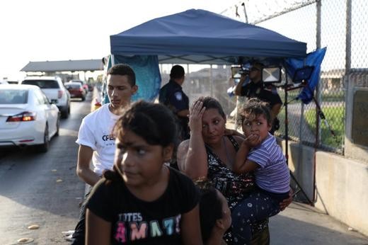 Methods on How Hispanic Families can overcome the Difficulties of Migration