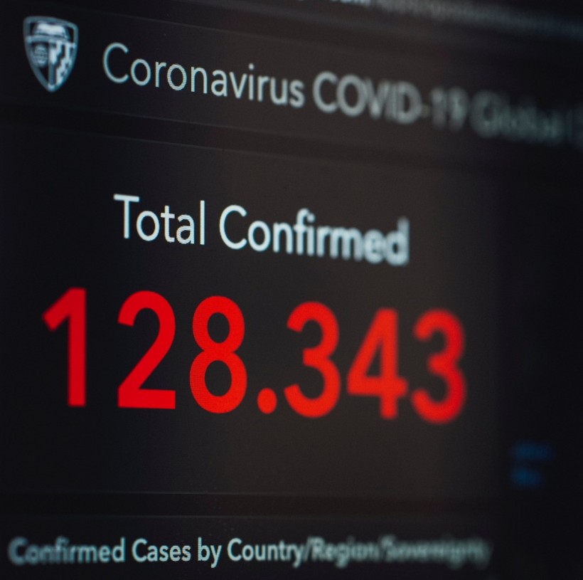 On the dashboard Rebekah Jones developed, the total number of people tested with the virus is considerably lower than the official number of the state.