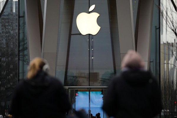 Apple Is the First US Company to Hit $2 Trillion Market Value : US News :  Latin Post - Latin news, immigration, politics, culture