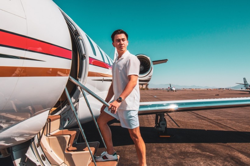 21-year-old Millionaire Drayson Little Inspires Young People Around the World