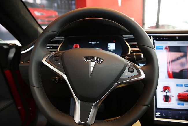 Elon Musk Tesla on Autopilot Crashes Into a Patrol Car in Washington