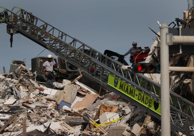 Miami-Dade County Condo Building Collapsed: Death Toll Rises to 3, 99 Still Missing | Latin Post ...