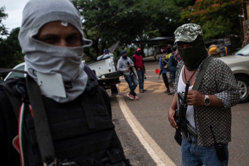 Inhabitants of the Avocado Region Take Up Arms to Protect Their Municipalities