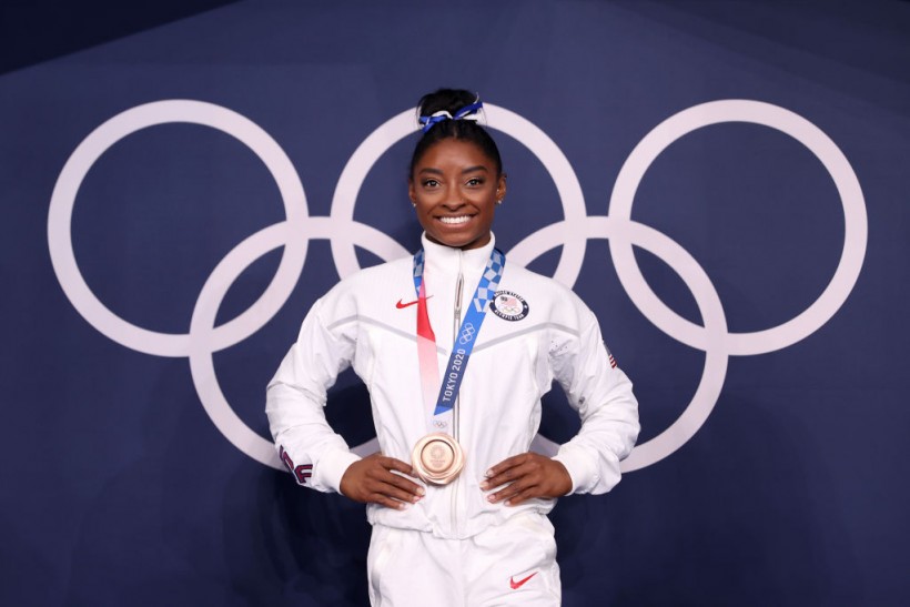 Simone Biles Supports Boyfriend Jonathan Owens While on Vacation