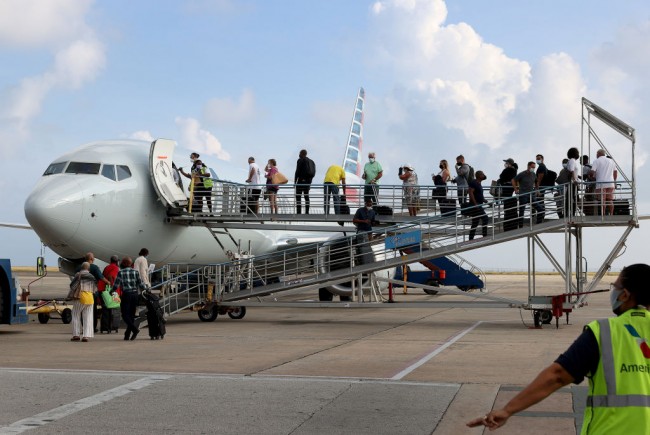 Guatemalan Stowaway Hiding in American Airlines Plane's Landing Gear Survives Flight to Florida