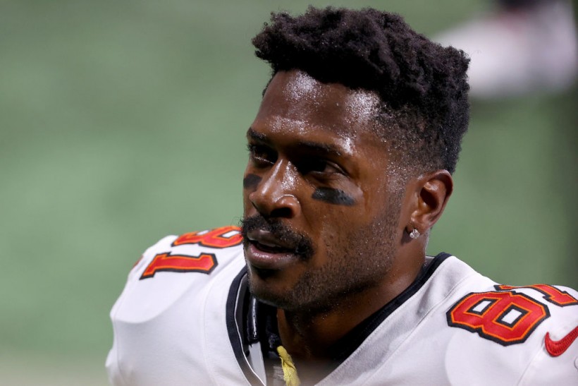 Antonio Brown Says Buccaneers Offered Him $200k to Keep Quiet and “Go to the Crazy House” After His Tampa Bay Exit