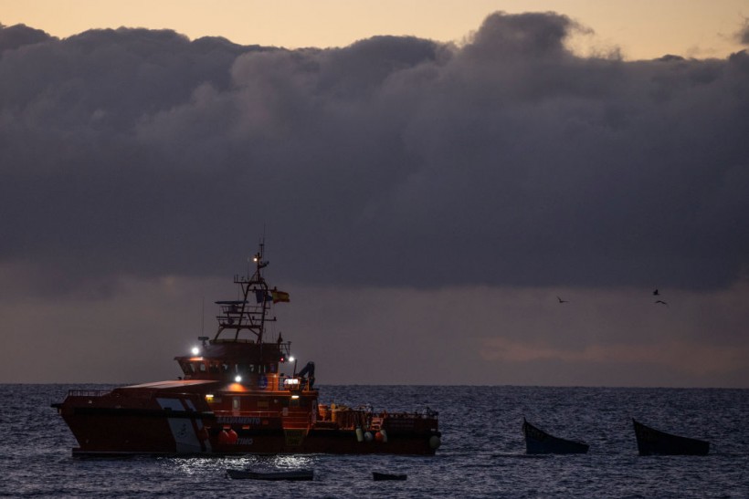 Search and Rescue Boat looks for Migrants
