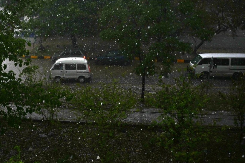 Texas: Video Shows Severity of Hailstone Rain Amid Storm   