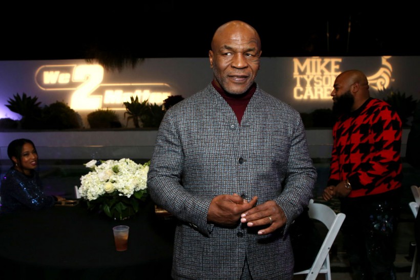 Mike Tyson All Smiles While Taking Pictures With Fans on Florida After Punching a Man Who 'Harassed' Him on Plane