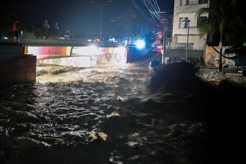 Mexico: Deadly Hurricane Roslyn Already Kills 2 With Heavy Rains, Massive Flooding