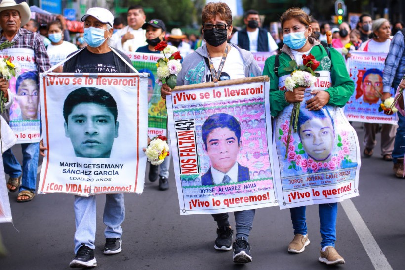 Mexico Withdraws Arrest Warrants for Ayotzinapa Case; Independent Experts Slam Decision
