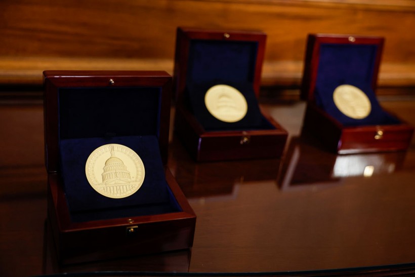 January 6 Police Officers Awarded Congressional Gold Medals; Family of Fallen Officer Refuses to Shake Hands With Republican Leaders