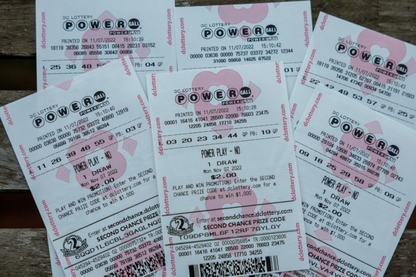 $2.04 Billion Powerball Jackpot Winner in California Finally Comes Forward to Claim Largest Lottery Prize in U.S. History