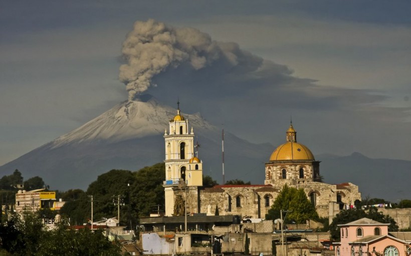 Mexico: Popocatepetl Volcano Rumbles To Life; Possible Eruption Threatens 22 Million People 