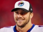 Bills Star Josh Allen, Hailee Steinfeld's Kissing Photo in Mexico Goes Viral  