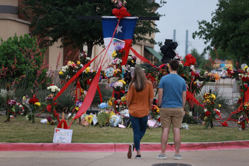 Texas Shopping Center Shooting Leaves 2 Dead, 5 Injured