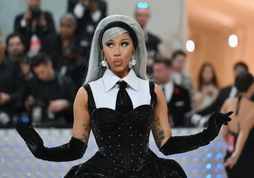 Las Vegas: Cardi B Goes Viral After Throwing Mic at Fan Who Splashed Drink on Her  