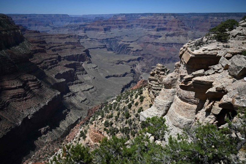 Arizona: North Dakota Teen Plunges 100 Feet Off Grand Canyon, Survives  