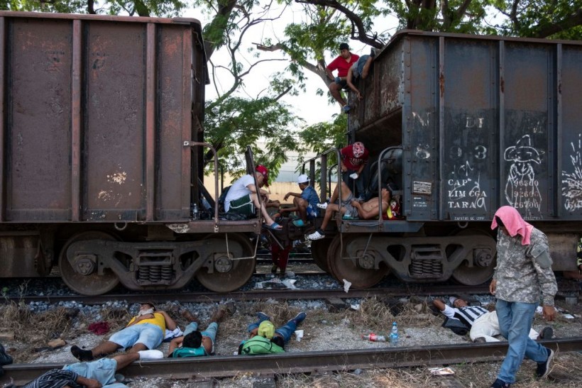 Mexico: Train Company Halts Operations Because of Migrants Jumping on Trains