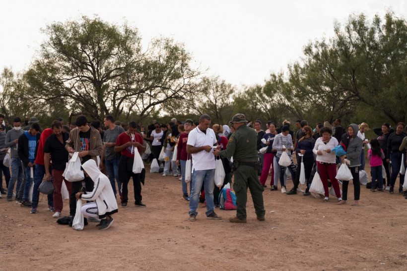 Texas: Migrant Rush Sparks Possibility of State of Emergency, Potential Reason for Influx Revealed 