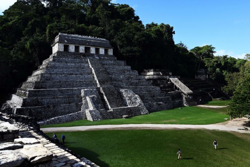 Mexico Archeologists Dig Up Ancient Maya Grave Amid Maya Train Construction 