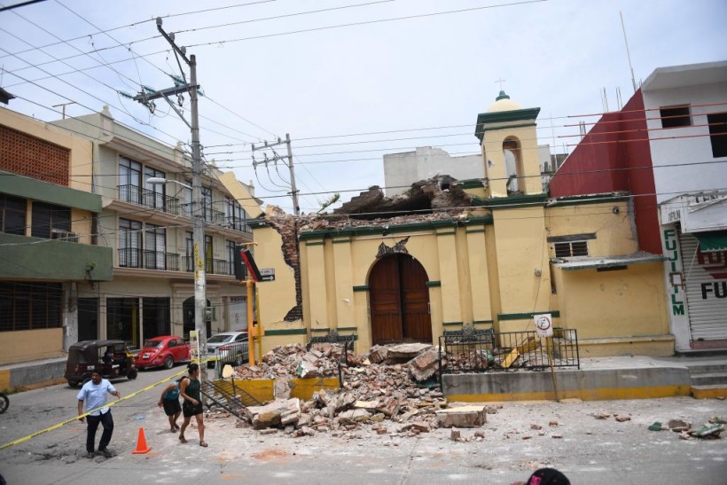 Mexico: 7 Dead After Church Roof Collapses; Roughly 30 Believed To Be Trapped Inside 