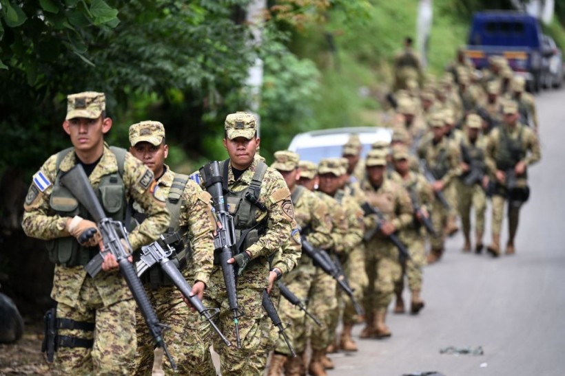 El Salvador: 4,000 Security Forces Comb 3 Communities to Capture Gang Members