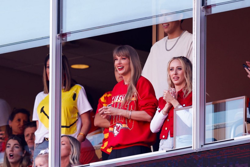 Taylor Swift Breaks The Internet With Viral Travis Kelce Kiss [PHOTO] 