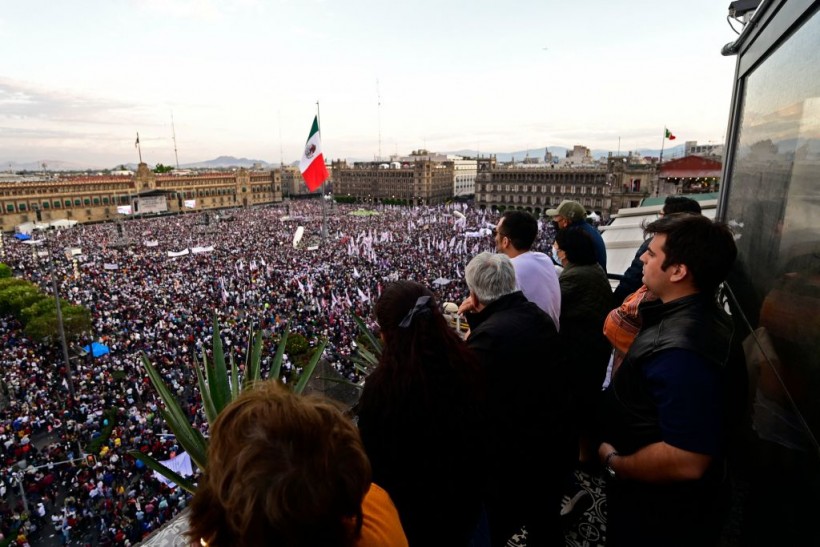 Mexico: Thousands March Vs. President Andres Manuel Lopez Obrador (AMLO) in 'March for Democracy'